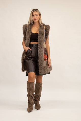 Gilet Lungo Pelliccia con Ricamo fango|Colore:Fango