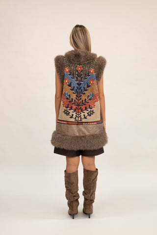 Gilet Lungo Pelliccia con Ricamo fango|Colore:Fango