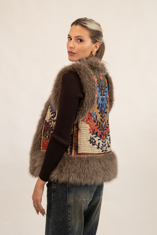 Gilet Corto Pelliccia con Ricamo Fango|Colore:Fango