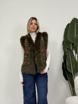 Gilet Corto Pelliccia con Ricamo verde militare|Colore:Verde militare
